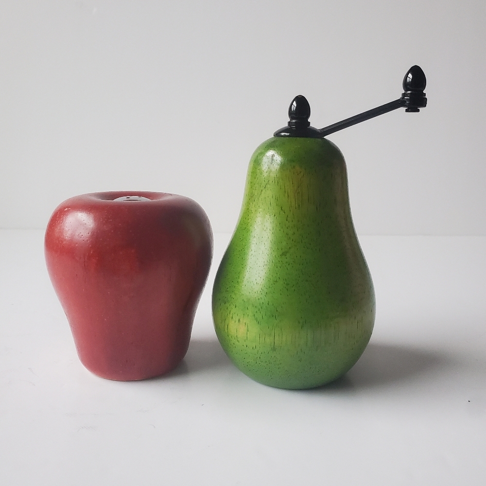 Vintage Wooden Apple Salt Shaker and Pear Pepper Mill Grinder Country Kitchen